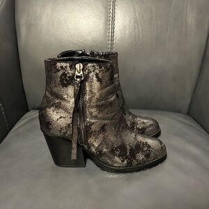 FABULOUS fabric ankle boots, size 7, black and silver color, zipper on outside.